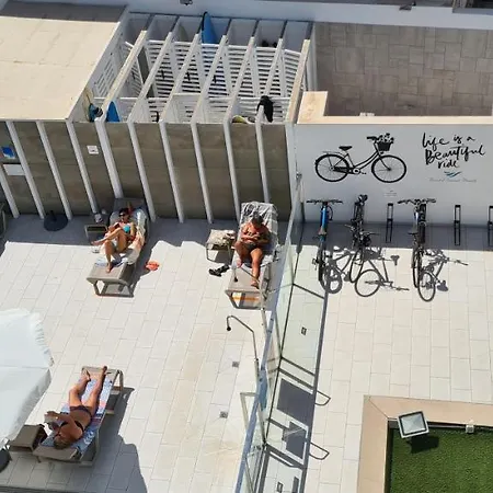 Cool Near Pool & Ac 1 *